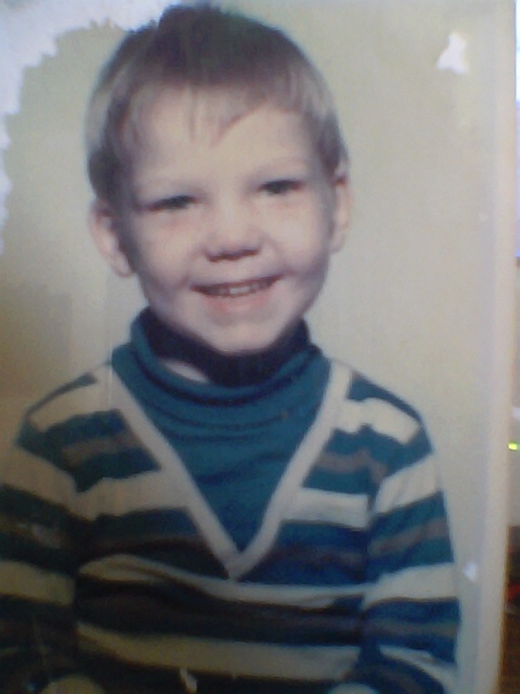 this is my brother brian david leigh is 7years old in this pic he died